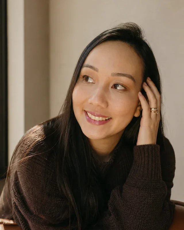 Retrato de Gillian Ito, psicóloga especialista em Terapia Cognitivo-Comportamental